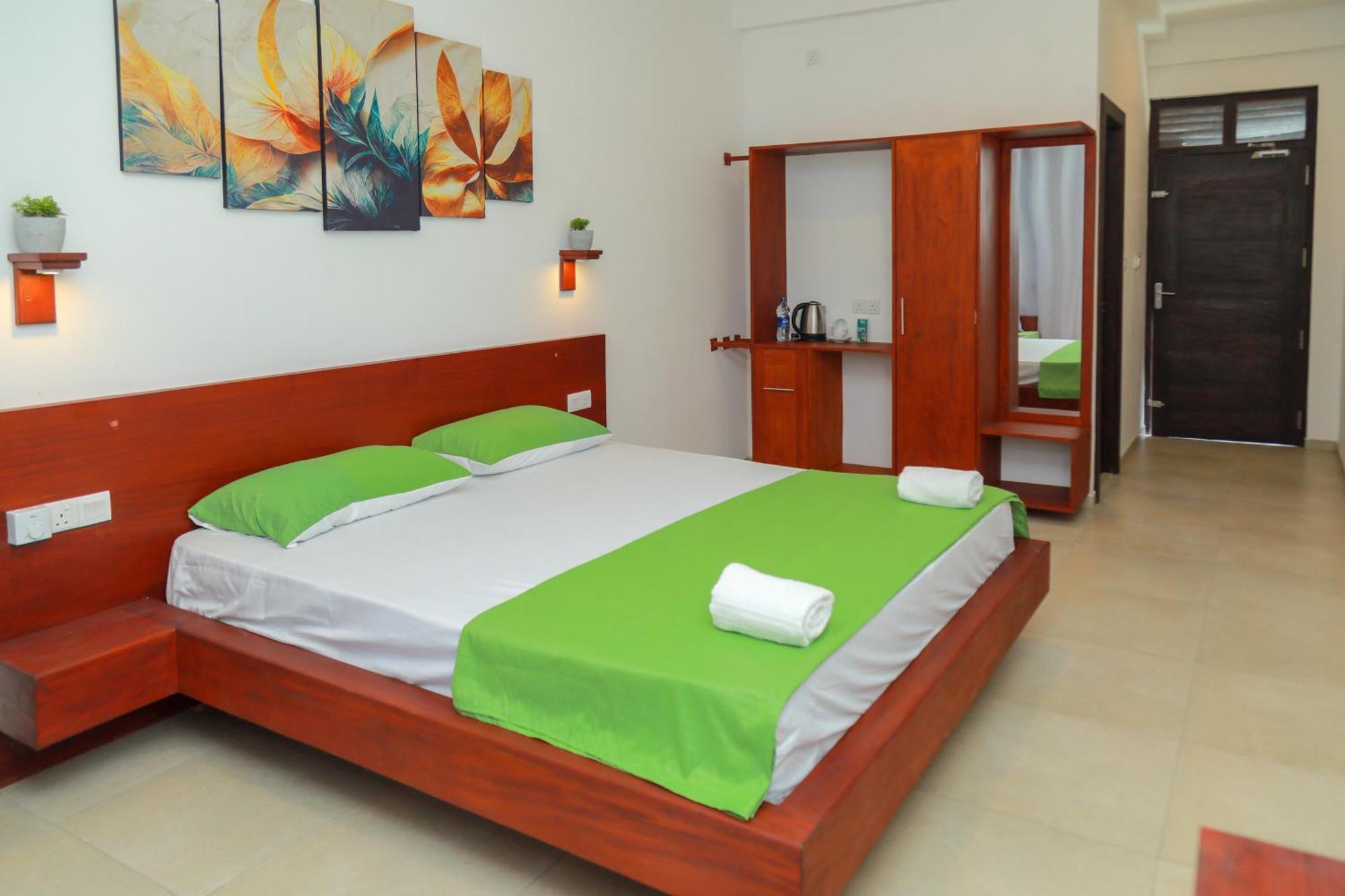 Traveller'S Hotel Хиккадува Экстерьер фото