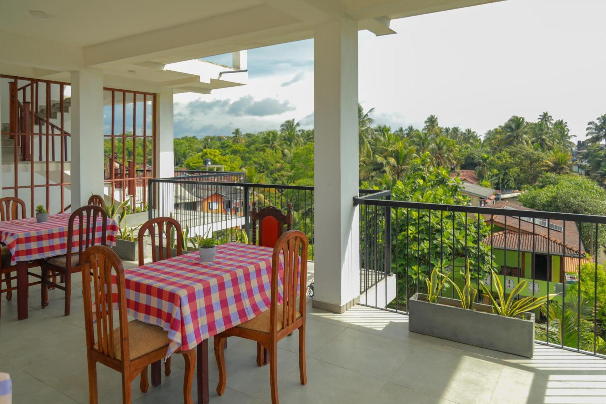 Traveller'S Hotel Хиккадува Экстерьер фото