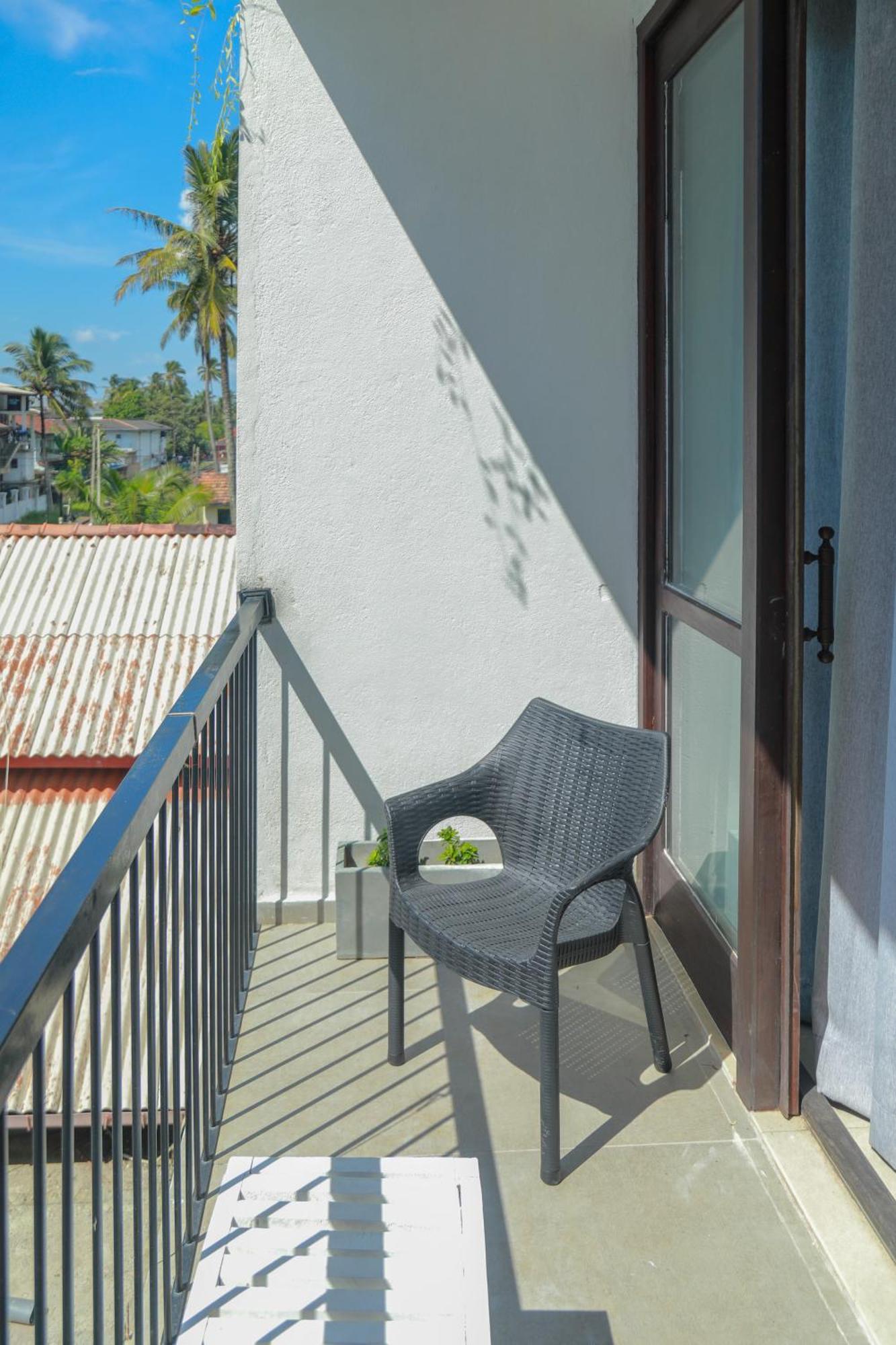 Traveller'S Hotel Хиккадува Экстерьер фото